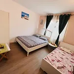 Gazde/Camere de închiriat Casa Naomi *