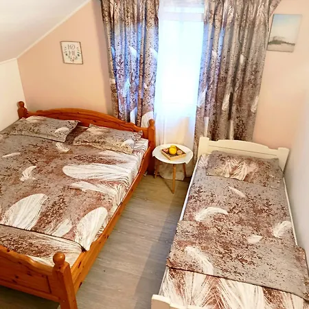 Gazde/Camere de închiriat Casa Naomi *
