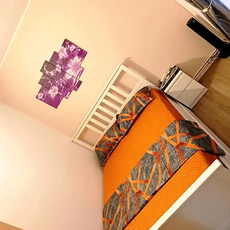 Gazde/Camere de închiriat Casa Naomi *